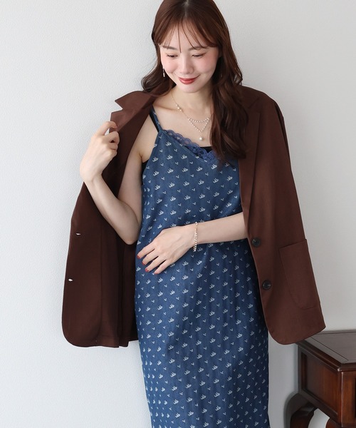 BLUEEAST(ブルーイースト)の「デニムライクフラワーレースワンピース(ワンピース・レディース・ネイビー/ブルー・MEDIUM/LARGE)」の1枚目の写真