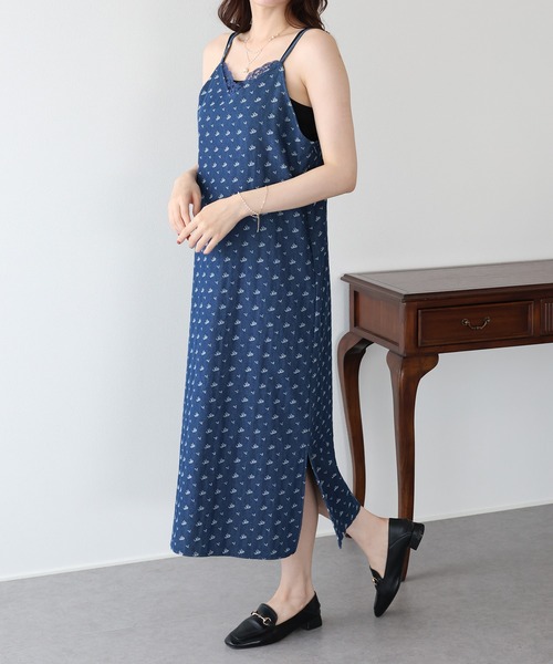BLUEEAST(ブルーイースト)の「デニムライクフラワーレースワンピース(ワンピース・レディース・ネイビー/ブルー・MEDIUM/LARGE)」の3枚目の写真