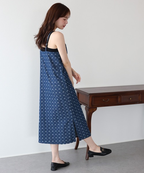 BLUEEAST(ブルーイースト)の「デニムライクフラワーレースワンピース(ワンピース・レディース・ネイビー/ブルー・MEDIUM/LARGE)」の6枚目の写真