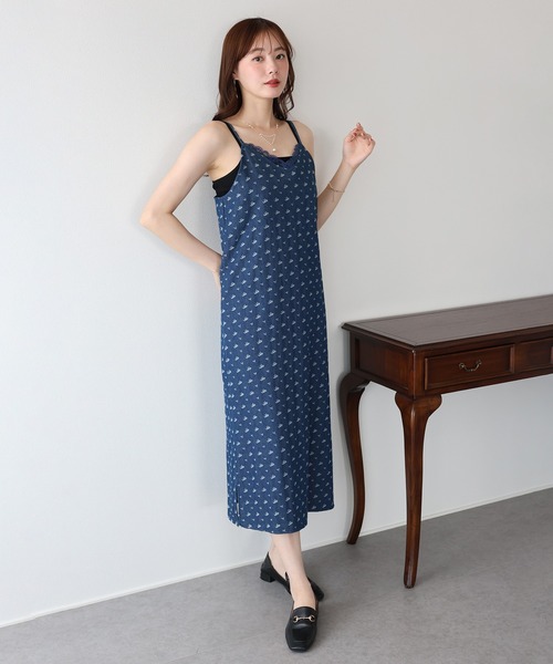 BLUEEAST(ブルーイースト)の「デニムライクフラワーレースワンピース(ワンピース・レディース・ネイビー/ブルー・MEDIUM/LARGE)」の4枚目の写真