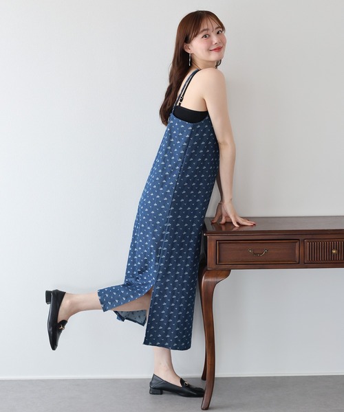 BLUEEAST(ブルーイースト)の「デニムライクフラワーレースワンピース(ワンピース・レディース・ネイビー/ブルー・MEDIUM/LARGE)」の5枚目の写真