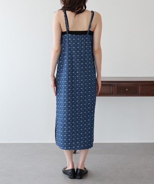 BLUEEAST(ブルーイースト)の「デニムライクフラワーレースワンピース(ワンピース・レディース・ネイビー/ブルー・MEDIUM/LARGE)」の21枚目の写真