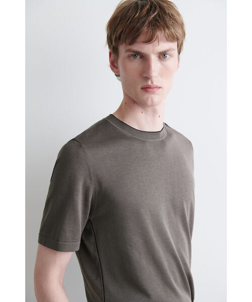 COS(コス)の「コントラストトリム入り シルクコットン Tシャツ(Tシャツ/カットソー・メンズ・ブラウン系その他・L/XL/S/M)」の4枚目の写真