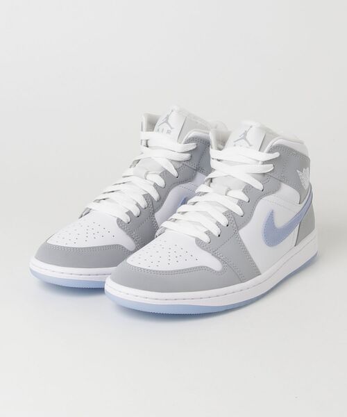 JORDAN BRAND(ジョーダンブランド)の「WMNS AIR JORDAN 1 MID(スニーカー・レディース・グレー系その他・26.0cm/26.5cm/27.0cm/27.5cm/28.0cm)」の1枚目の写真