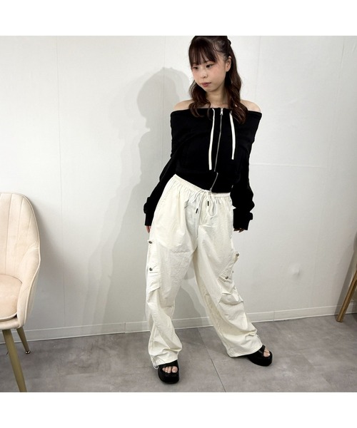 owen(オーウェン)の「2WAYオフショル×ダブルジップ ブラックスウェットトップス パーカー スウェット(スウェット・レディース・ブラック・ONE SIZE)」の7枚目の写真
