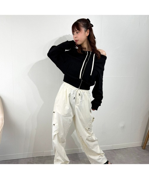 owen(オーウェン)の「2WAYオフショル×ダブルジップ ブラックスウェットトップス パーカー スウェット(スウェット・レディース・ブラック・ONE SIZE)」の8枚目の写真