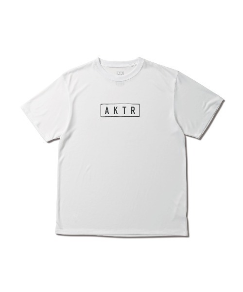 AKTR（アクター）の「AKTR BASIC AKTR LOGO SPORTS TEE（アクター ベーシック アクター ロゴ スポーツ ティー）（Tシャツ/カットソー・メンズ・ブラック系/ホワイト系・MEDIUM/X-LARGE/LARGE）」の2枚目の写真