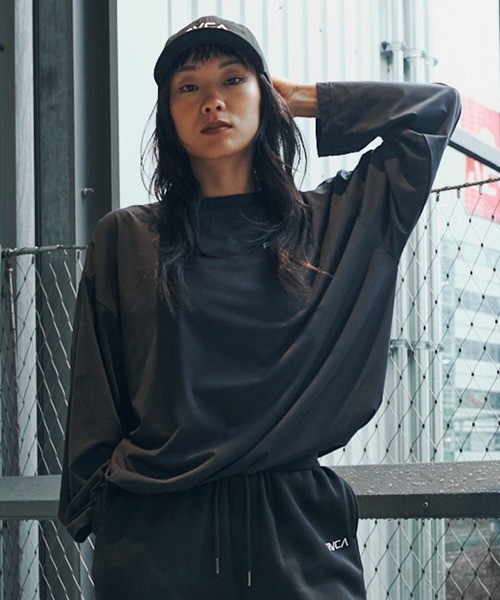 RVCA（ルーカ）の「RVCA ウィメンズ OPPOSITE LS TEE ロンT 【2026年秋冬モデル】/ルーカドローコード付きバックプリント長袖ロンT（Tシャツ/カットソー・レディース・ブルー系その他/ブラウン/オフホワイト/ブラック・SMALL/MEDIUM）」の3枚目の写真