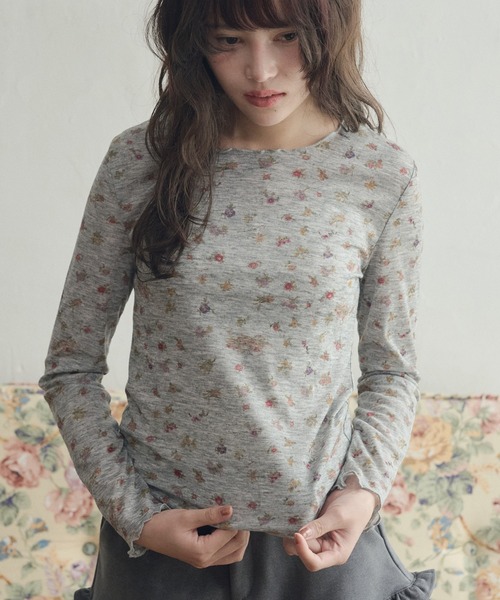 LiLIN（リリン）の「小花柄メローカットソー / flower mellow top（Tシャツ/カットソー・レディース・アイボリー/グレー・FREE）」の3枚目の写真