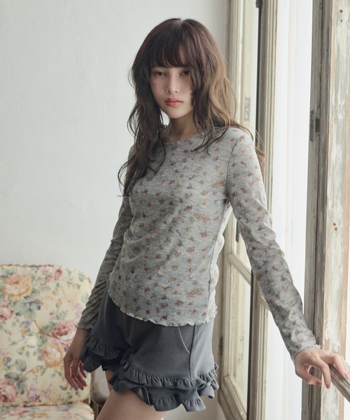 LiLIN（リリン）の「小花柄メローカットソー / flower mellow top（Tシャツ/カットソー・レディース・アイボリー/グレー・FREE）」の5枚目の写真