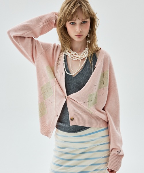 Mardi Mercredi（マルディメクルディ）の「CASHMERE BLEND CARDIGAN V NECK ARGYLE PUNCHING DETAIL / カシミヤ ブレンド カーディガン Vネック アーガイル パンチング ディテール（カーディガン/ボレロ・レディース・ピンク/ネイビー/グレー/チャコールグレー・FREE）」の14枚目の写真