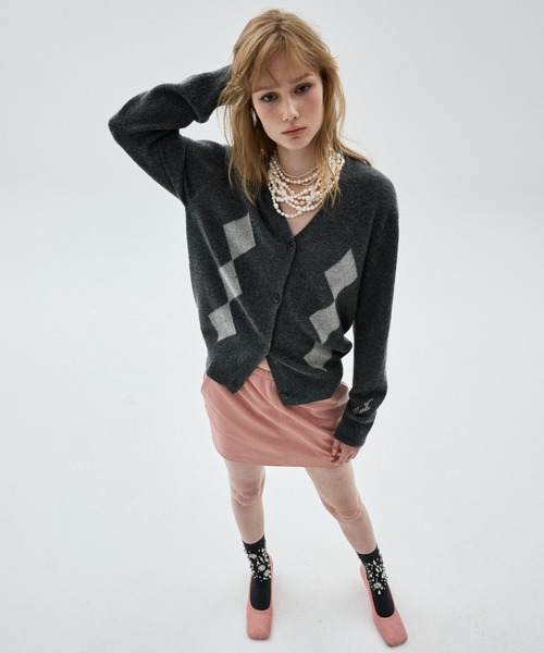 Mardi Mercredi（マルディメクルディ）の「CASHMERE BLEND CARDIGAN V NECK ARGYLE PUNCHING DETAIL / カシミヤ ブレンド カーディガン Vネック アーガイル パンチング ディテール（カーディガン/ボレロ・レディース・ピンク/ネイビー/グレー/チャコールグレー・FREE）」の9枚目の写真