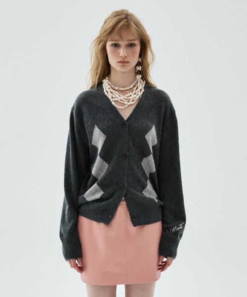 Mardi Mercredi（マルディメクルディ）の「CASHMERE BLEND CARDIGAN V NECK ARGYLE PUNCHING DETAIL / カシミヤ ブレンド カーディガン Vネック アーガイル パンチング ディテール（カーディガン/ボレロ・レディース・ピンク/ネイビー/グレー/チャコールグレー・FREE）」の6枚目の写真