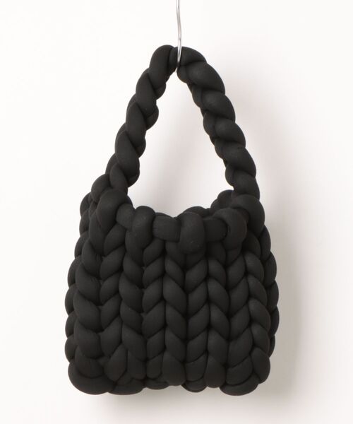Charles Jeffrey Loverboy（チャールズジェフリーラバーボーイ）の「MINI MARSHMALLOW BAG 62120401（ショルダーバッグ・メンズ・ブラック・ONE SIZE）」の2枚目の写真