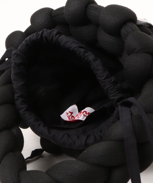 Charles Jeffrey Loverboy（チャールズジェフリーラバーボーイ）の「MINI MARSHMALLOW BAG 62120401（ショルダーバッグ・メンズ・ブラック・ONE SIZE）」の4枚目の写真