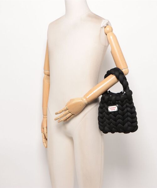 Charles Jeffrey Loverboy（チャールズジェフリーラバーボーイ）の「MINI MARSHMALLOW BAG 62120401（ショルダーバッグ・メンズ・ブラック・ONE SIZE）」の5枚目の写真