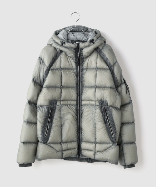 C.P. COMPANY(シーピーカンパニー)の「C.P.Company / シーピーカンパニー D.D. SHELL HOODED DOWN JACKET(ダウンジャケット/コート・メンズ・チャコールグレー/グレー・MEDIUM/LARGE)」の2枚目の写真