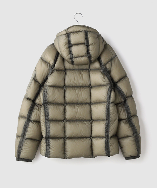 C.P. COMPANY(シーピーカンパニー)の「C.P.Company / シーピーカンパニー D.D. SHELL HOODED DOWN JACKET(ダウンジャケット/コート・メンズ・チャコールグレー/グレー・MEDIUM/LARGE)」の9枚目の写真