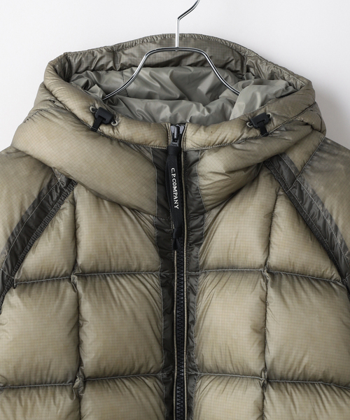 C.P. COMPANY(シーピーカンパニー)の「C.P.Company / シーピーカンパニー D.D. SHELL HOODED DOWN JACKET(ダウンジャケット/コート・メンズ・チャコールグレー/グレー・MEDIUM/LARGE)」の8枚目の写真