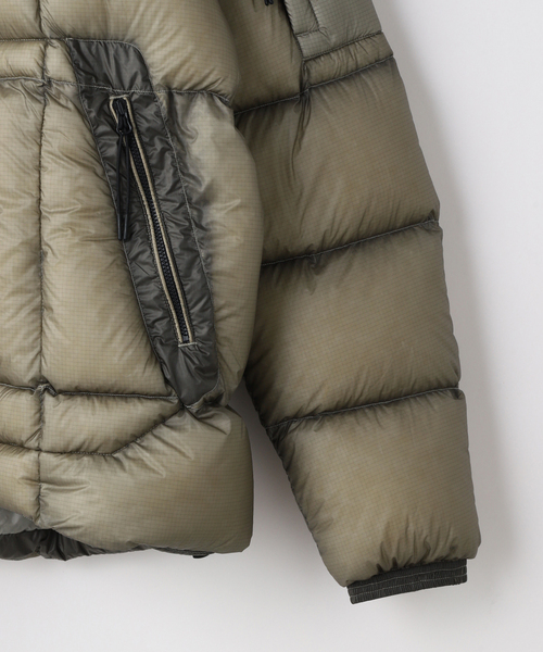 C.P. COMPANY(シーピーカンパニー)の「C.P.Company / シーピーカンパニー D.D. SHELL HOODED DOWN JACKET(ダウンジャケット/コート・メンズ・チャコールグレー/グレー・MEDIUM/LARGE)」の7枚目の写真