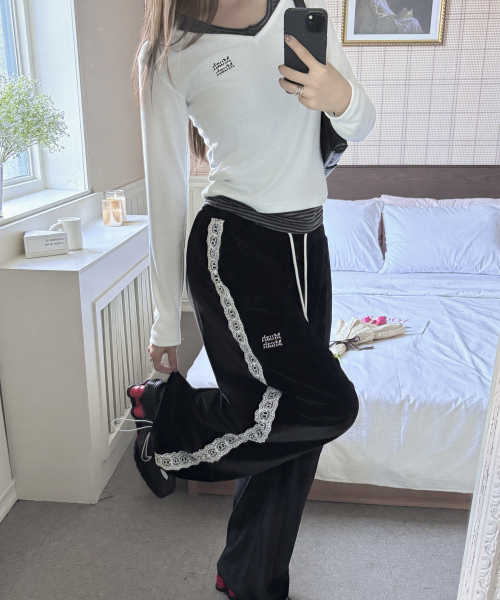 muahmuah（ムーアムーア）の「ベルベット レースストラップ バルーンワイドパンツ [ブラック]（スウェットパンツ・レディース・その他・FREE）」の4枚目の写真