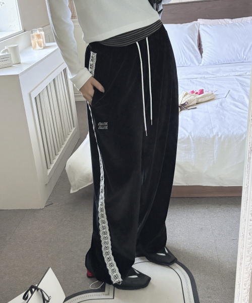 muahmuah（ムーアムーア）の「ベルベット レースストラップ バルーンワイドパンツ [ブラック]（スウェットパンツ・レディース・その他・FREE）」の5枚目の写真