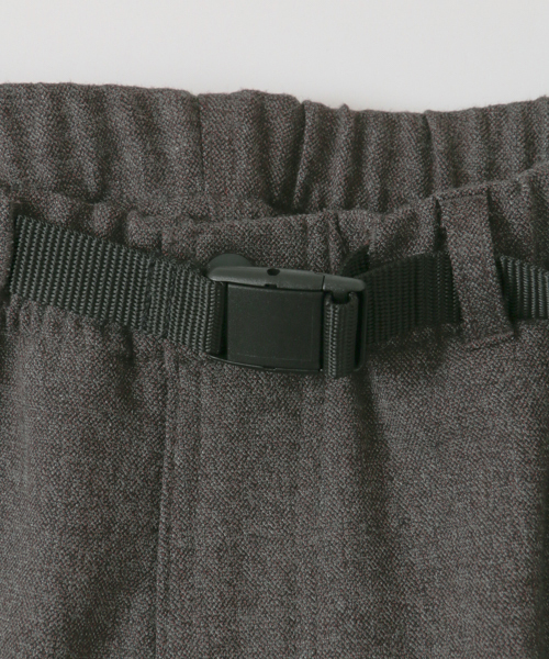 URBAN RESEARCH（アーバンリサーチ）の「UR ウールライクアクティブストレッチパンツ（その他パンツ・メンズ・チャコールグレー/ブルー系その他/ベージュ系その他・LARGE/MEDIUM）」の20枚目の写真