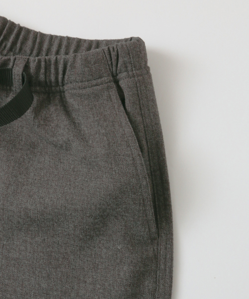 URBAN RESEARCH（アーバンリサーチ）の「UR ウールライクアクティブストレッチパンツ（その他パンツ・メンズ・チャコールグレー/ブルー系その他/ベージュ系その他・LARGE/MEDIUM）」の10枚目の写真