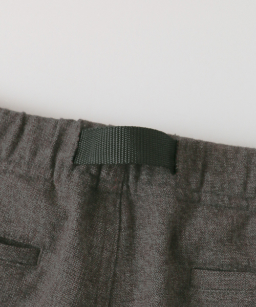 URBAN RESEARCH（アーバンリサーチ）の「UR ウールライクアクティブストレッチパンツ（その他パンツ・メンズ・チャコールグレー/ブルー系その他/ベージュ系その他・LARGE/MEDIUM）」の13枚目の写真