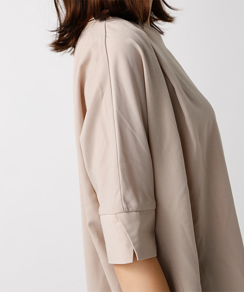 AZUL by moussy（アズールバイマウジー）の「フロントタックVネック七分袖ブラウス（シャツ/ブラウス・レディース・ブラック/ベージュ/オフホワイト・MEDIUM/SMALL）」の6枚目の写真