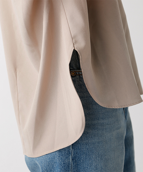 AZUL by moussy（アズールバイマウジー）の「フロントタックVネック七分袖ブラウス（シャツ/ブラウス・レディース・ブラック/ベージュ/オフホワイト・MEDIUM/SMALL）」の7枚目の写真