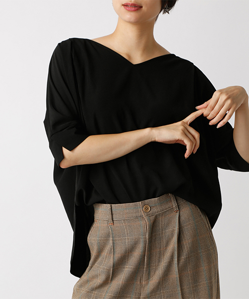 AZUL by moussy（アズールバイマウジー）の「フロントタックVネック七分袖ブラウス（シャツ/ブラウス・レディース・ブラック/ベージュ/オフホワイト・MEDIUM/SMALL）」の8枚目の写真