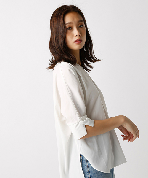 AZUL by moussy（アズールバイマウジー）の「フロントタックVネック七分袖ブラウス（シャツ/ブラウス・レディース・ブラック/ベージュ/オフホワイト・MEDIUM/SMALL）」の17枚目の写真