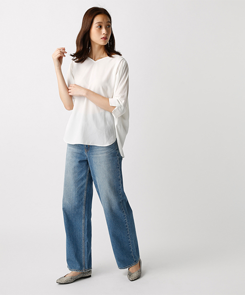 AZUL by moussy（アズールバイマウジー）の「フロントタックVネック七分袖ブラウス（シャツ/ブラウス・レディース・ブラック/ベージュ/オフホワイト・MEDIUM/SMALL）」の19枚目の写真