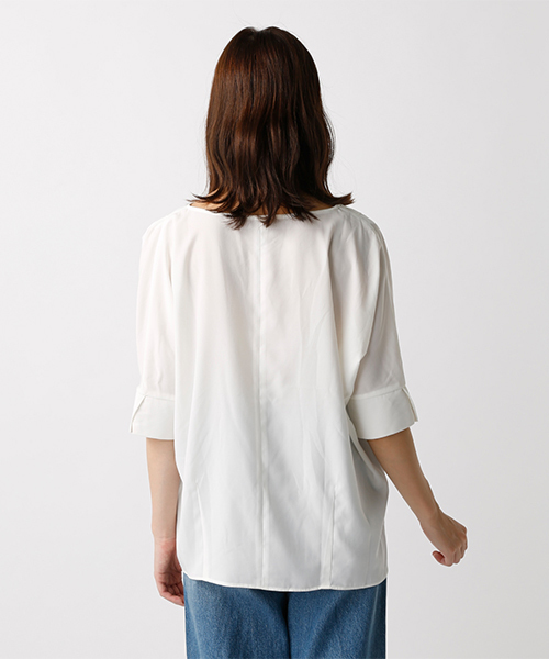 AZUL by moussy（アズールバイマウジー）の「フロントタックVネック七分袖ブラウス（シャツ/ブラウス・レディース・ブラック/ベージュ/オフホワイト・MEDIUM/SMALL）」の22枚目の写真