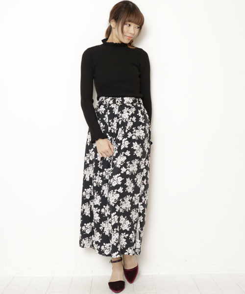 RAY CASSIN（レイカズン）の「フリルハイネックプルオーバー（ニット/セーター・レディース・ブラック/キャメル/パープル/キナリ・FREE）」の12枚目の写真