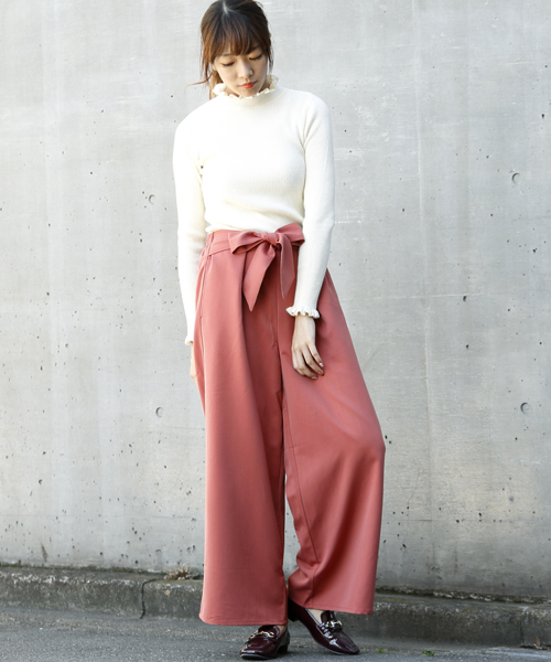 RAY CASSIN（レイカズン）の「フリルハイネックプルオーバー（ニット/セーター・レディース・ブラック/キャメル/パープル/キナリ・FREE）」の14枚目の写真