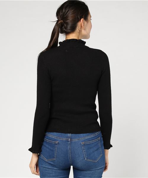 RAY CASSIN（レイカズン）の「フリルハイネックプルオーバー（ニット/セーター・レディース・ブラック/キャメル/パープル/キナリ・FREE）」の6枚目の写真