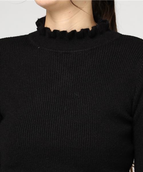 RAY CASSIN（レイカズン）の「フリルハイネックプルオーバー（ニット/セーター・レディース・ブラック/キャメル/パープル/キナリ・FREE）」の5枚目の写真