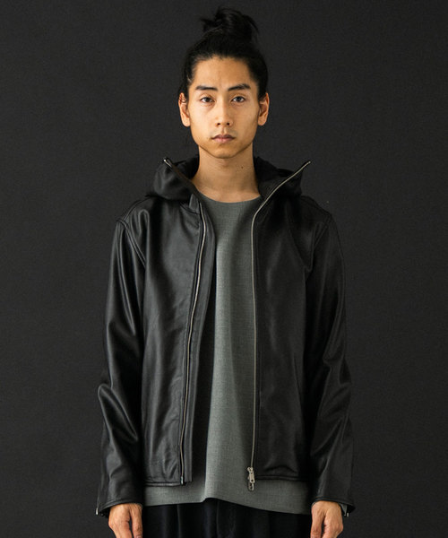 UNITED TOKYO（ユナイテッドトウキョウ）の「ラムレザーハイネック