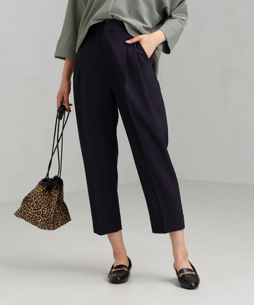 green label relaxing（グリーンレーベルリラクシング）の「FFC ウエスト タック テーパード パンツ（その他パンツ・レディース・モカ/ネイビー・38/36）」の2枚目の写真