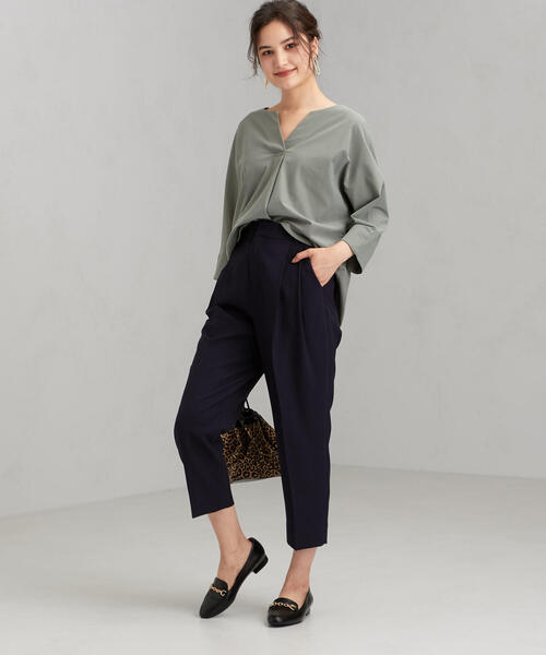 green label relaxing（グリーンレーベルリラクシング）の「FFC ウエスト タック テーパード パンツ（その他パンツ・レディース・モカ/ネイビー・38/36）」の11枚目の写真