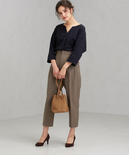 green label relaxing（グリーンレーベルリラクシング）の「FFC ウエスト タック テーパード パンツ（その他パンツ・レディース・モカ/ネイビー・38/36）」の13枚目の写真