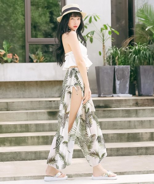 Dita（ディータ）の「【3点セット】シフォンスカート付きハイウエストビキニセットスウィムウェア【RT】（水着・レディース・ブラック/ホワイト・M/L/XL）」の2枚目の写真