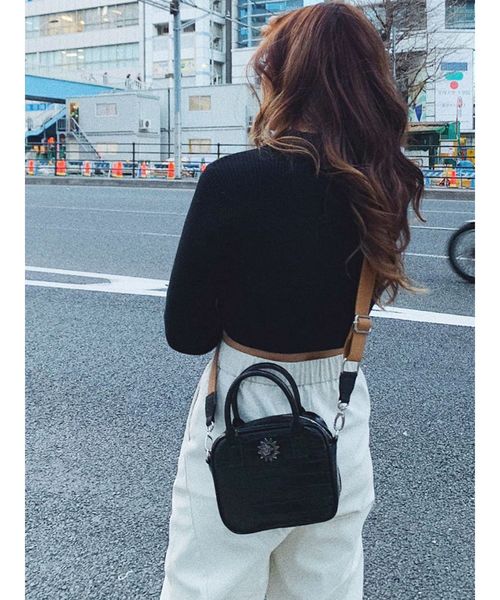 EVRIS　ショルダーバッグ　ブラック　シルバー　ターコイズ　クロコ　スエード EVRIS（エヴリス）の「クロコワイドショルダーミニBAG