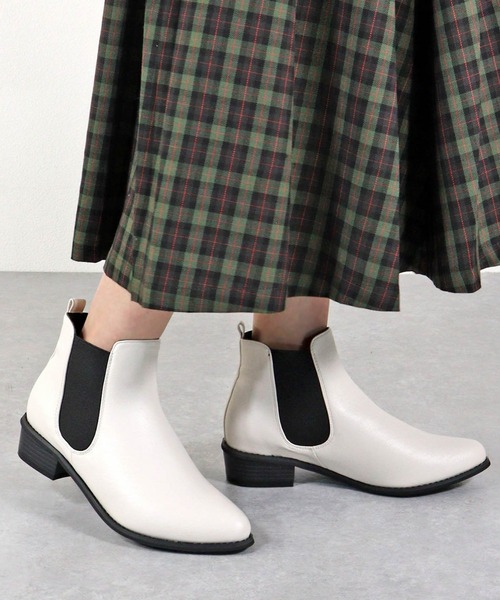 LibertyDoll(リバティードール)の「LiBERTYDOLL /3.5cmヒールサイドゴアブーツ(5448)(ブーツ・レディース・ブラック/ダークブラウン/グレイッシュベージュ/ブラウン/グレー/ブラック系その他/ブラウン系その他/キャメル/ワイン/ベージュ/ネイビー/グレー系その他/アイボリー/シルバー・LL/SS/S/M/L/3L/XL)」の2枚目の写真