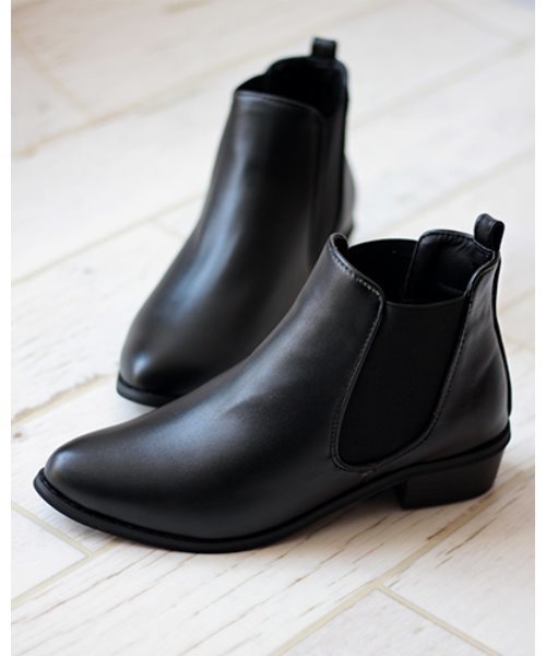 LibertyDoll(リバティードール)の「LiBERTYDOLL /3.5cmヒールサイドゴアブーツ(5448)(ブーツ・レディース・ブラック/ダークブラウン/グレイッシュベージュ/ブラウン/グレー/ブラック系その他/ブラウン系その他/キャメル/ワイン/ベージュ/ネイビー/グレー系その他/アイボリー/シルバー・LL/SS/S/M/L/3L/XL)」の3枚目の写真