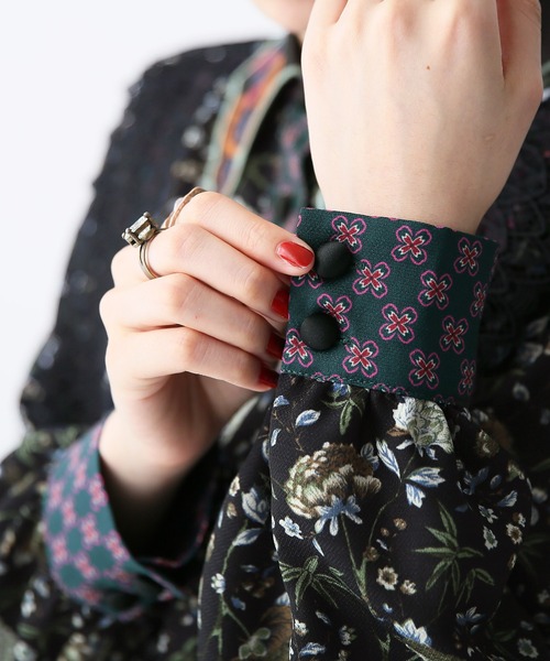 old　デザインワンピース　レトロ　ヴィンテージ　総柄　切替　刺繍　個性的　希少 oldデザインワンピースレトロヴィンテージ総柄切替刺繍個性的希少
