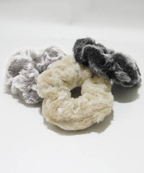 osharewalker（オシャレウォーカー）の「『ふわふわファーシュシュ』（シュシュ・レディース・グレイッシュベージュ/ダークグレー/アイボリー・FREE）」の8枚目の写真