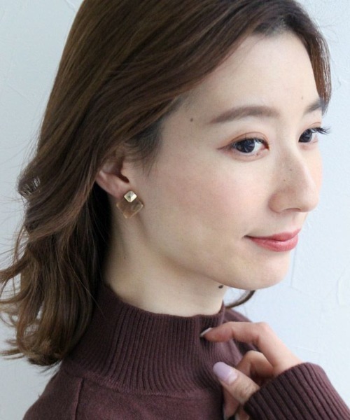 Pierrot(ピエロ)の「マーブルプレートプチピアス/イヤリング(ピアス(両耳用)・レディース・アイボリー/ホワイト系その他/ベージュ系その他/ベージュ・FREE)」の8枚目の写真